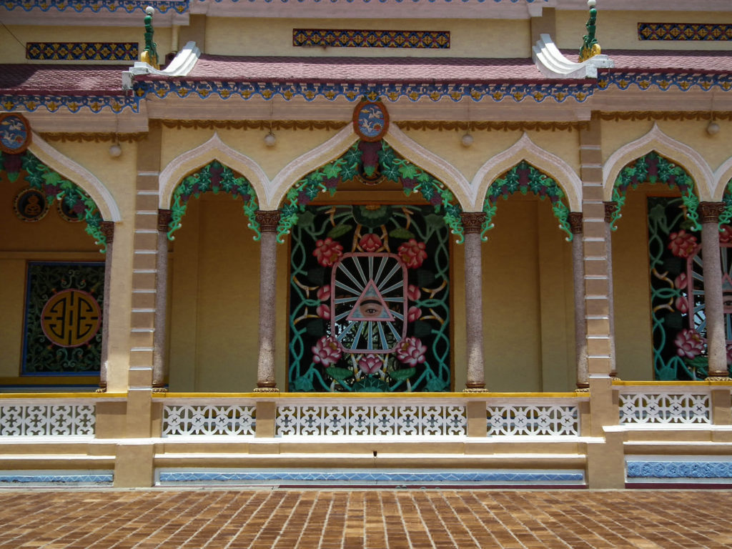 lr-exterior-cao-dai-temple-vietnam
