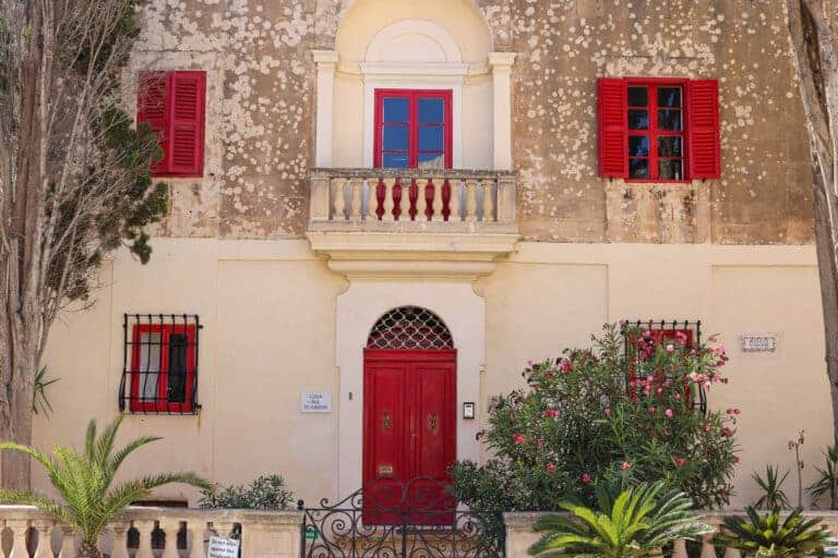 11 tips on choosing a hostel as a shy solo traveller